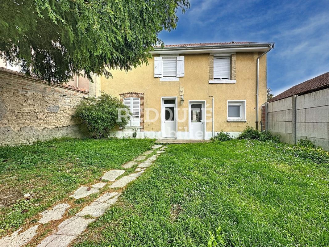 LES MESNEUX- MAISON DE TYPE 5 AVEC JARDIN ET GARAGE