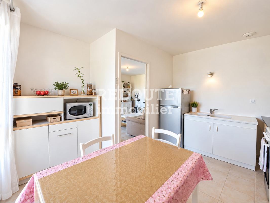 À VENDRE - APPARTEMENT T3 - TERRASSE ET STATIONNEMENT