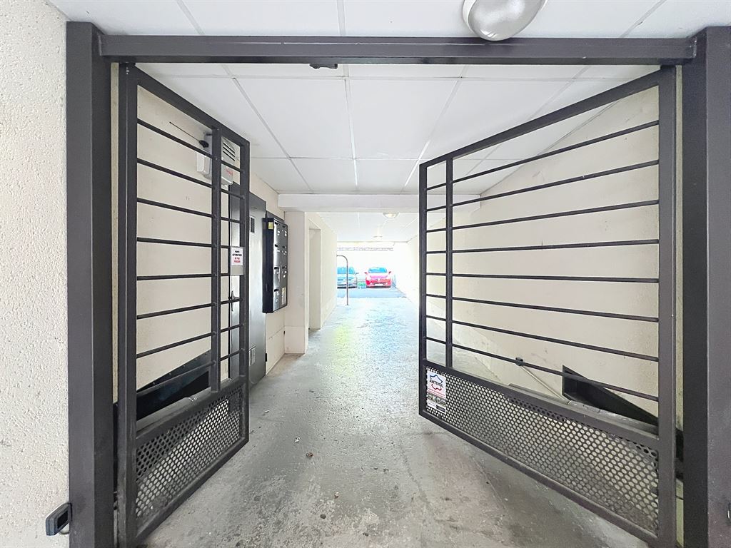 DEUX PARKINGS SECURISES SECTEUR AMELIE D'OUBLIE