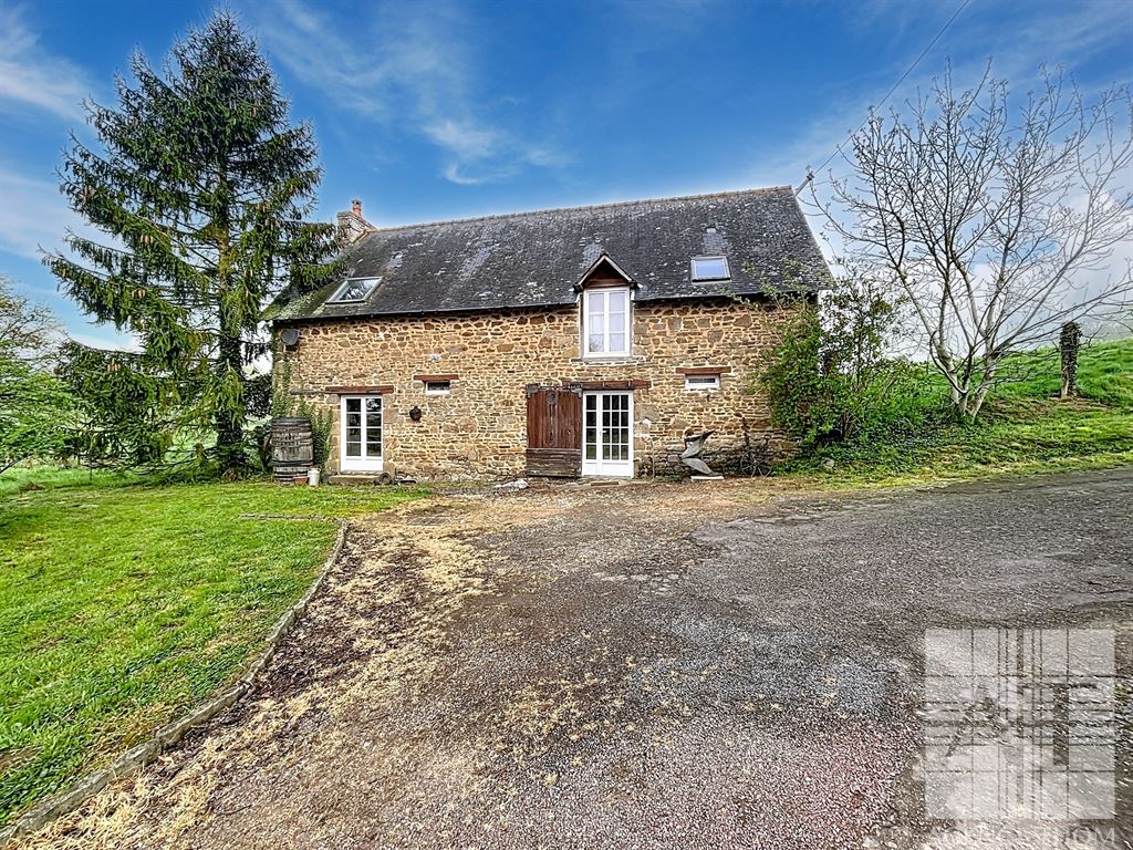 "Maison de charme et gîtes en pleine campagne – idéal pour une nouvelle vie au vert"