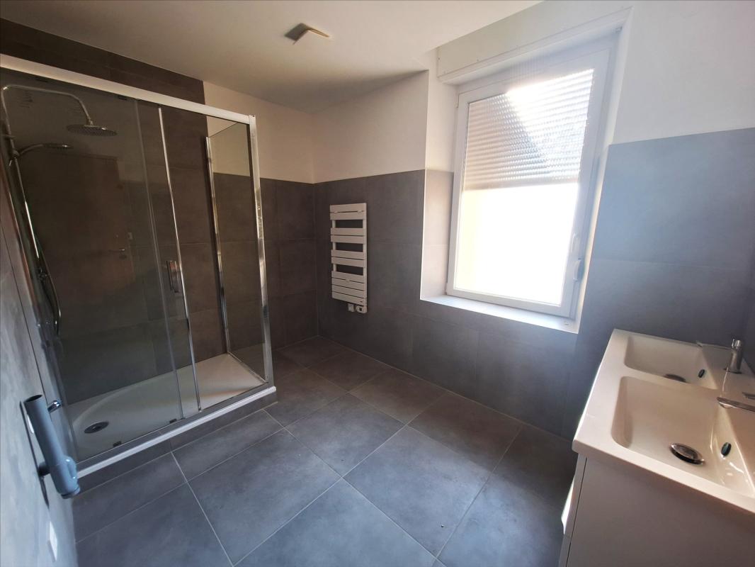 LEXY : TRES BEL APPARTEMENT T4 AVEC PARKING