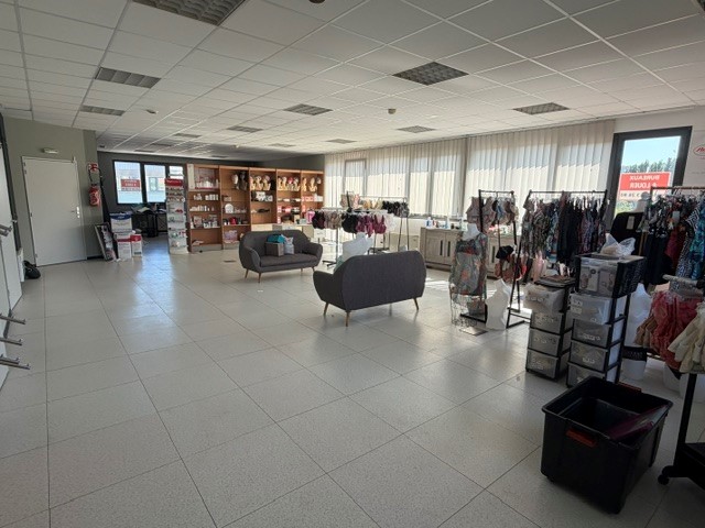 Longlaville : Bureaux / Plateau de 154 m² avec parking