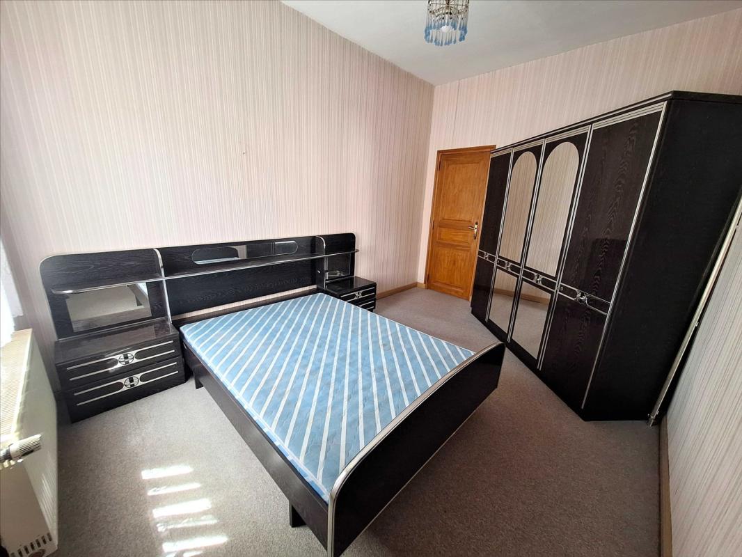 LONGLAVILLE : MAISON JUMELEE A RENOVER - BEAU POTENTIEL
