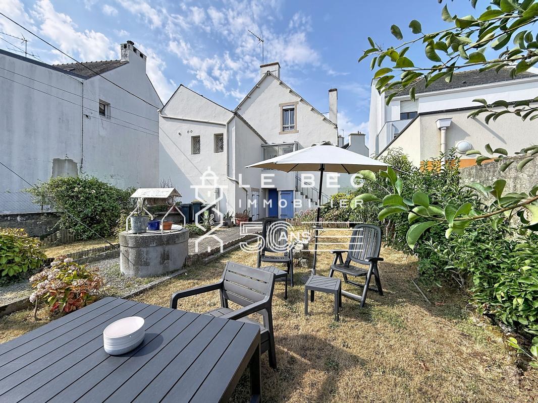 LOCMIQUÉLIC : Maison de ville idéalement située