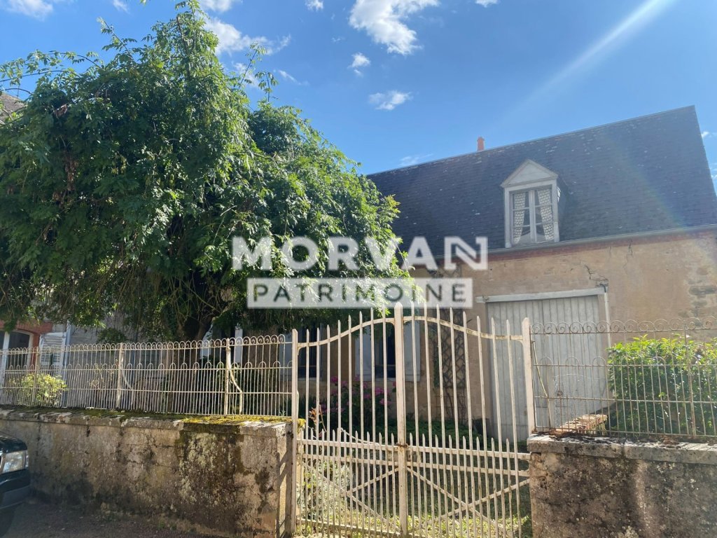 MAISON DE CARACTERE 142.64 m COEUR VILLAGE BAZOIS AVEC GARAGE ET COUR - 69 000 €