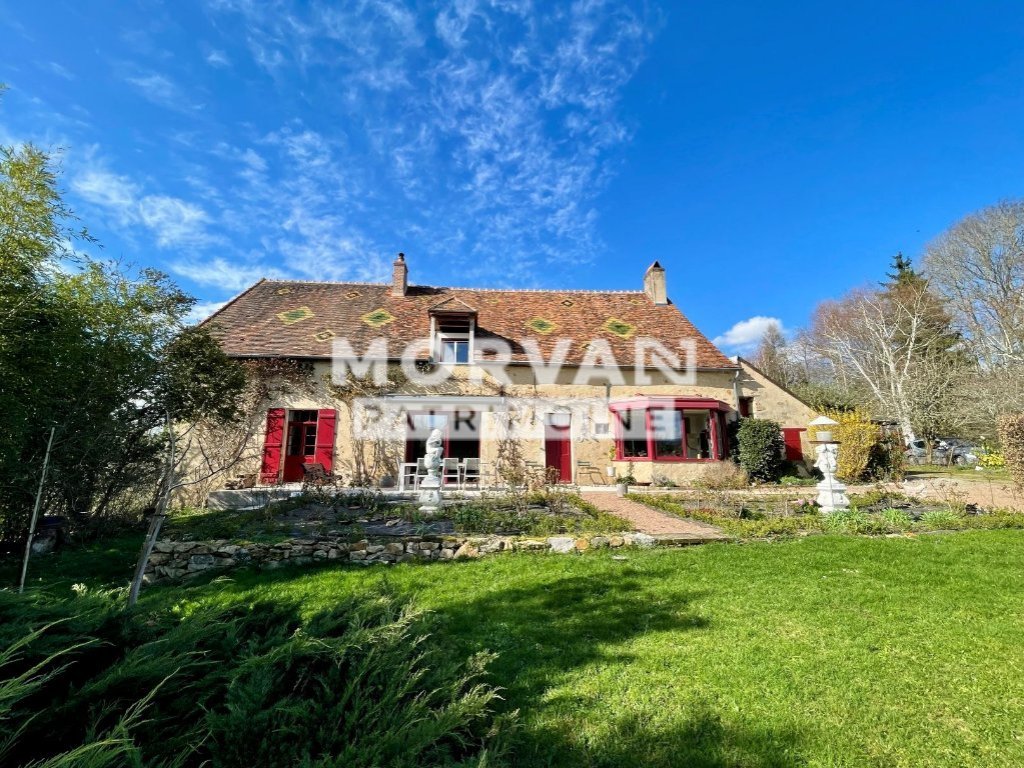 L'Élégance d'un Ancien Presbytère au Cœur du Morvan