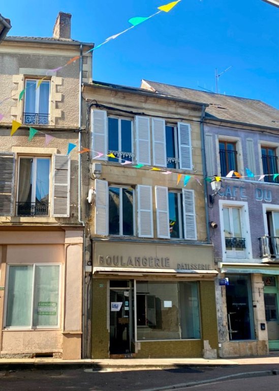 COEUR NIVERNAIS - MAISON SUR TROIS NIVEAUX A RESTAURER