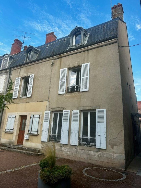 MAISON CENTRE VILLAGE - 2 logements (1 loué) - 2 garages - Belle prestations !!!