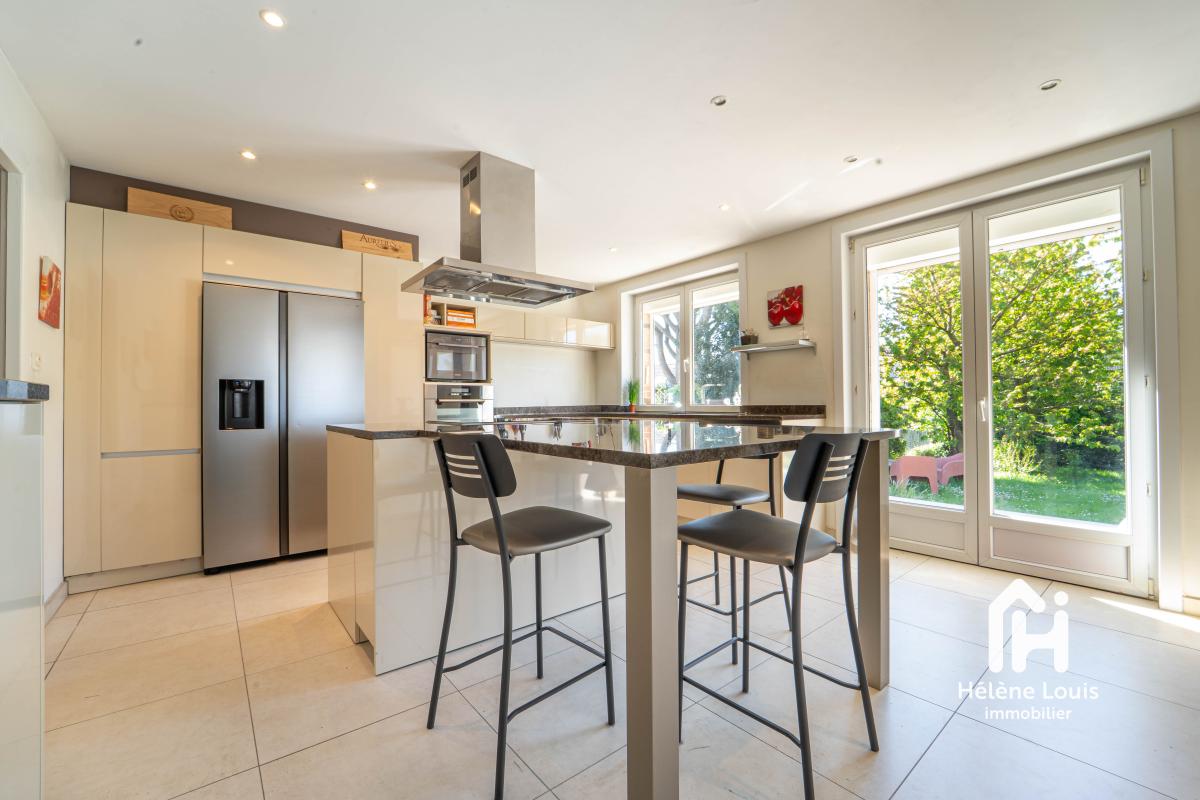 Jolie maison en semi plain-pied - 4 ch - 2 sdb - Jardin - Garage