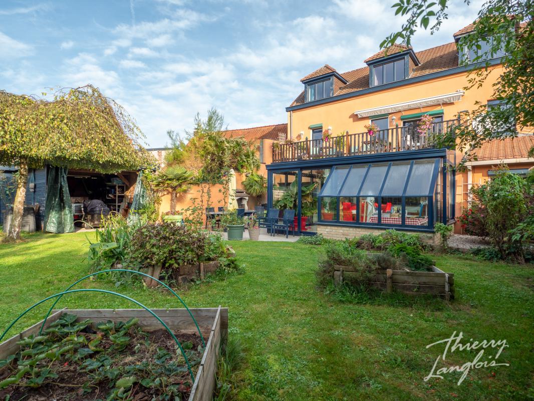 MAISON DE CARACTERE A PROXIMITE DE TOUTES COMMODITES