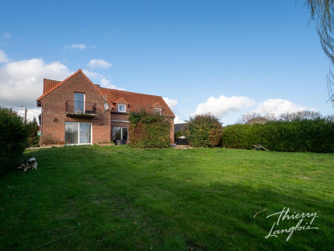 GRANDE MAISON EN SEMI PLAIN-PIED DE 338 M2 HABITABLES À PROX