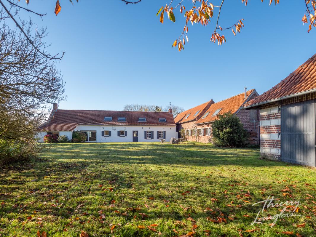 FERMETTE DE CHARME SUR 1 HECTARE EN PLEIN COEUR DE TEMPLEUVE
