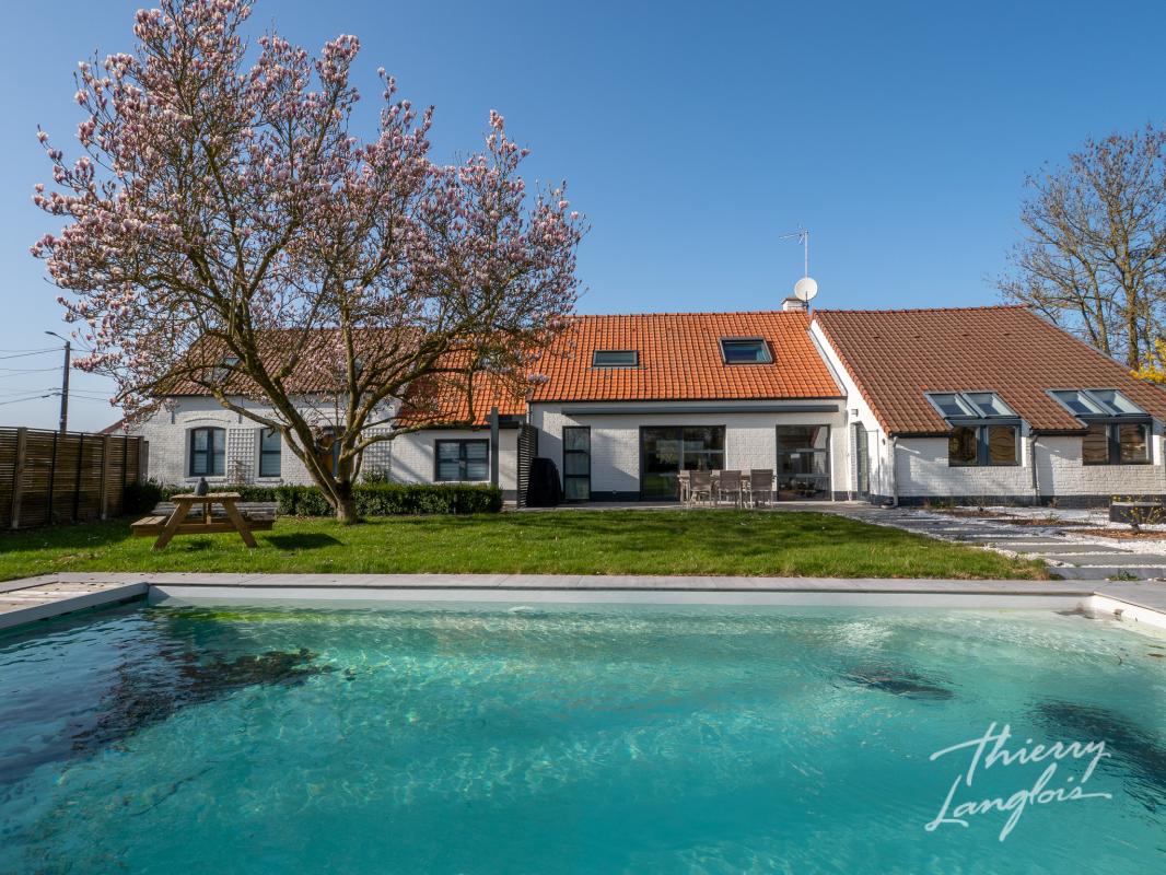 LONGÈRE D'EXCEPTION DE 210 m2 SUR 1 980 m2