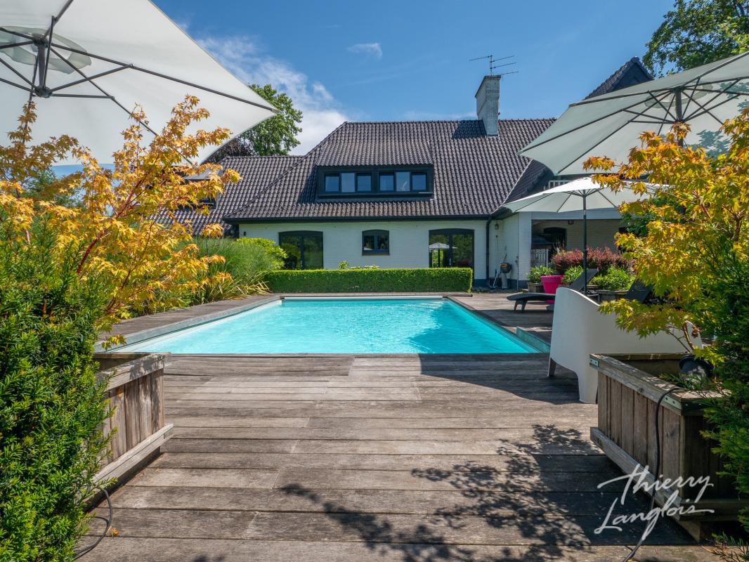 VILLA D'ARCHITECTE RÉNOVÉE AVEC PISCINE CHAUFFÉE À PROXIMITÉ