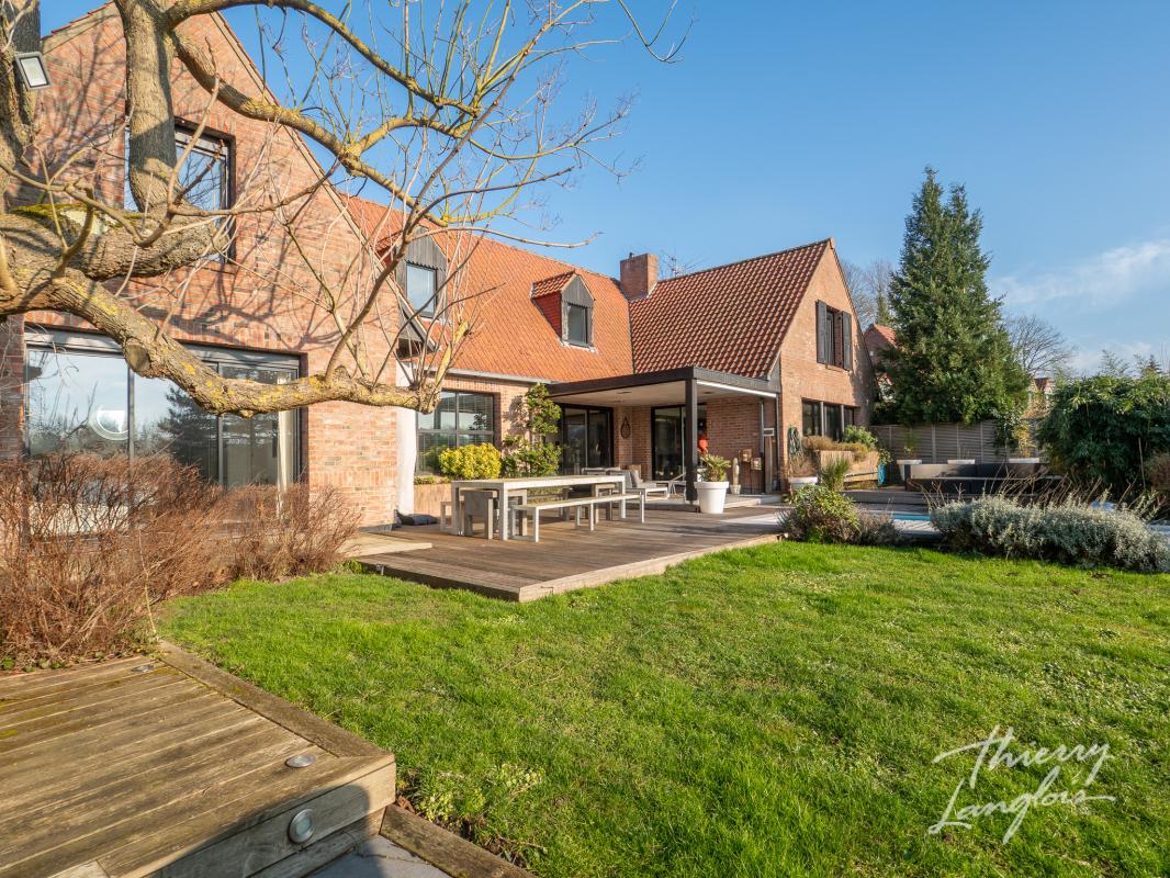 VILLA DE 285M2 HABITABLES EN SEMI PLAIN PIED