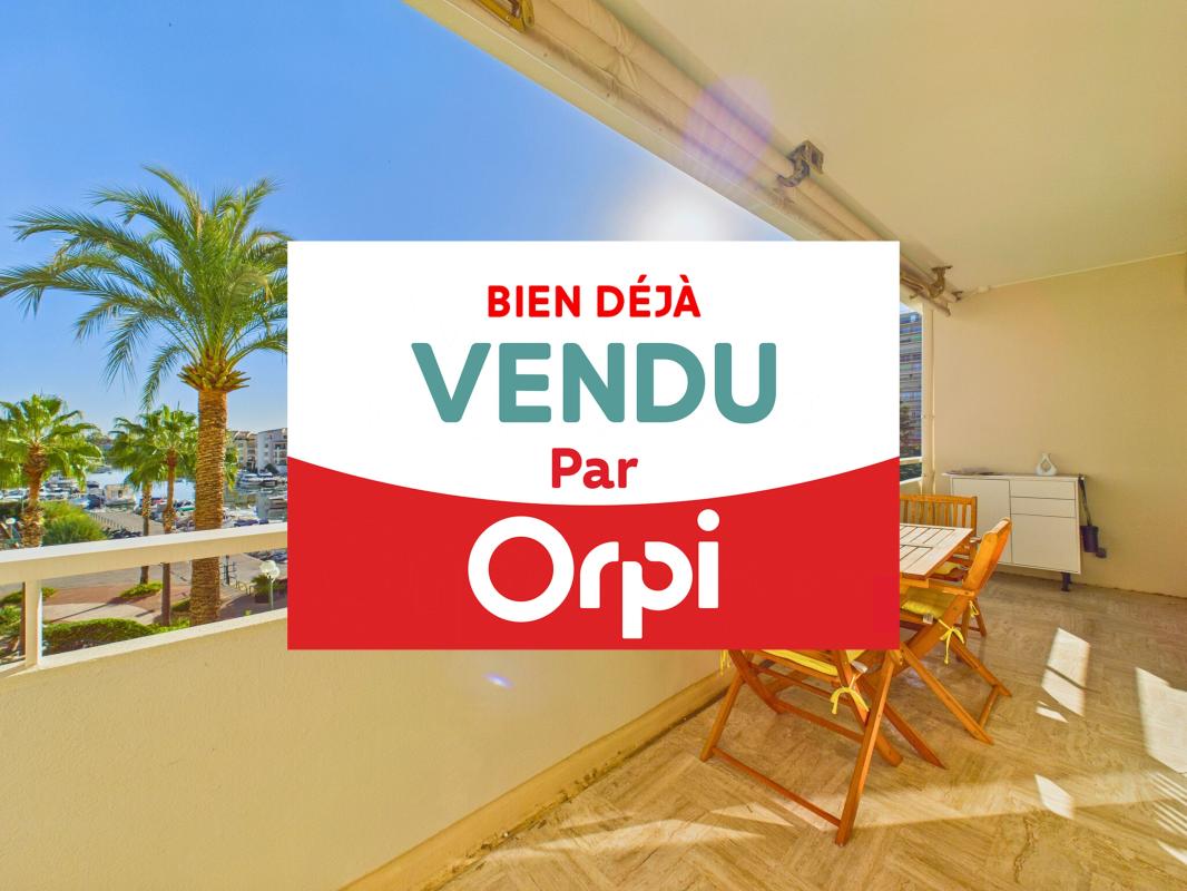 LOGGIA FACE À LA MARINA - BEAU SÉJOUR LUMINEUX  - CUISINE ET SALLE D'EAU RÉCENTES - CHAMBRE MAITRE 17 M2 - RÉSIDENCE GARDÉE - PISCINE  COMMERCES, GOLF, PLAGES À PIED