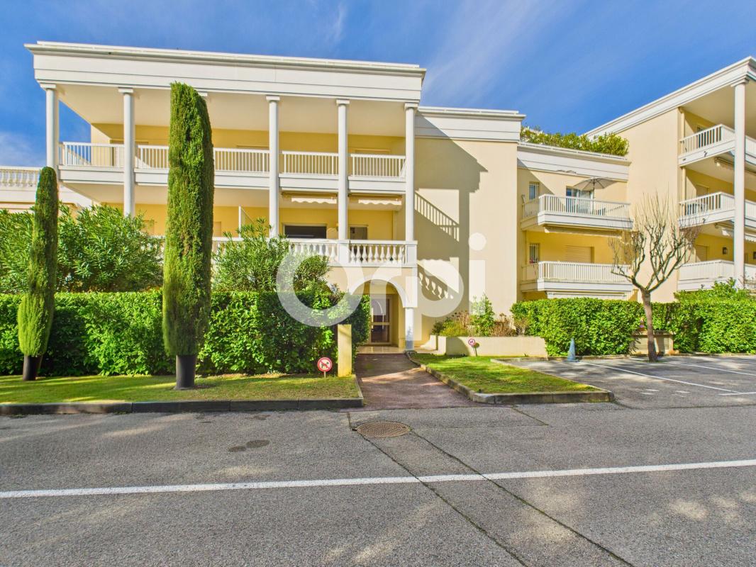 RIVIEIRA GOLF - APPARTEMENT RÉNOVÉ - STATIONEMENT ET CAVE -  INVESTISSEMENT