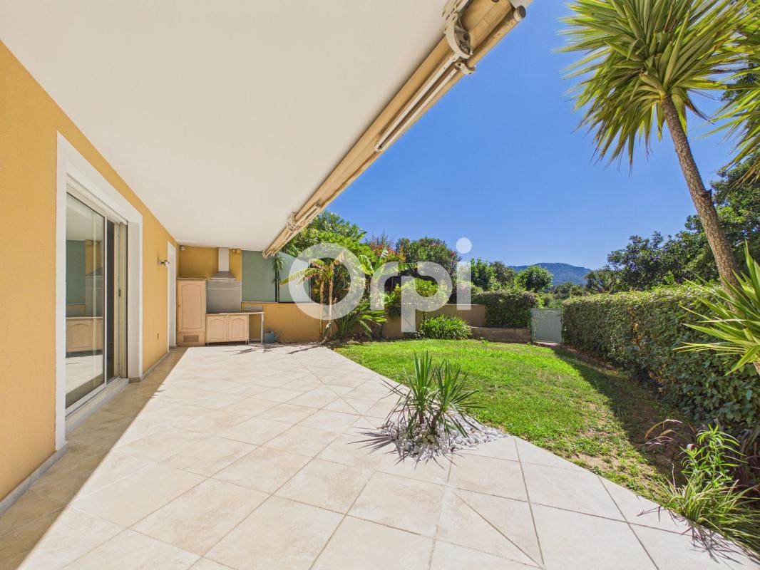 RESIDENCE DE STANDING - DOUBLE GARAGE - REZ DE JARDIN - MINELLE - BEAUX VOLUMES