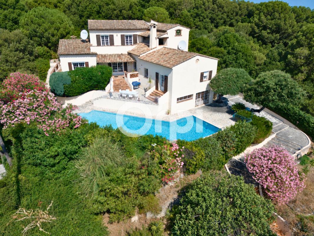 BEAUX VOLUMES - DOUBLE GARAGE 60m²  - VUE MER - AU CALME - POTENTIEL