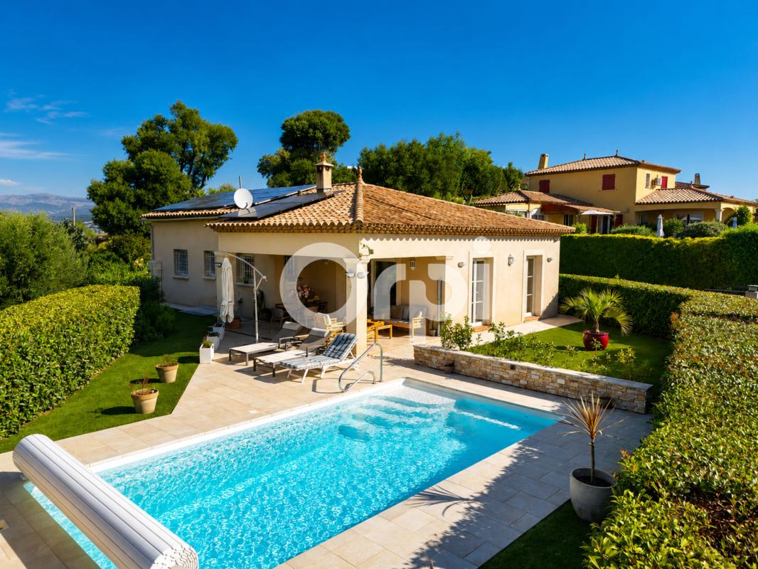 MAISON - PLAIN PIED - 2 CHAMBRES - PISCINE