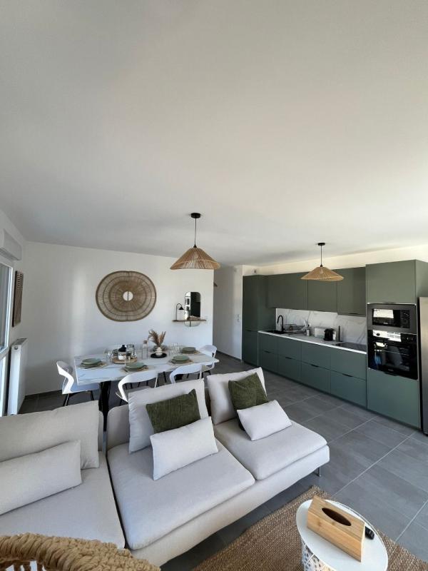 T4 haut de gamme meublé - Terrasse, jardin, parking - Proche gare - Photo 2