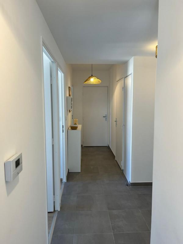 T4 haut de gamme meublé - Terrasse, jardin, parking - Proche gare - Photo 4