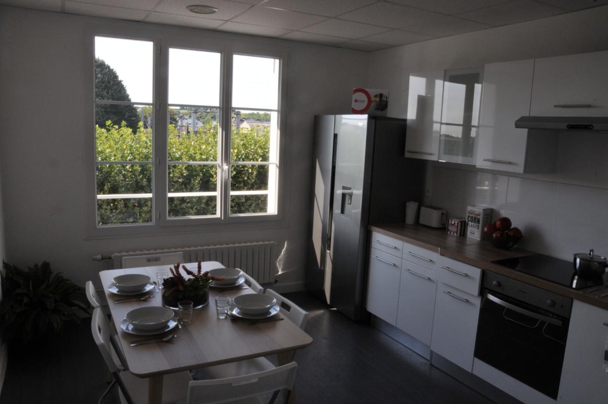 Mieux qu'un studio, une chambre meublée avec services - Photo 2