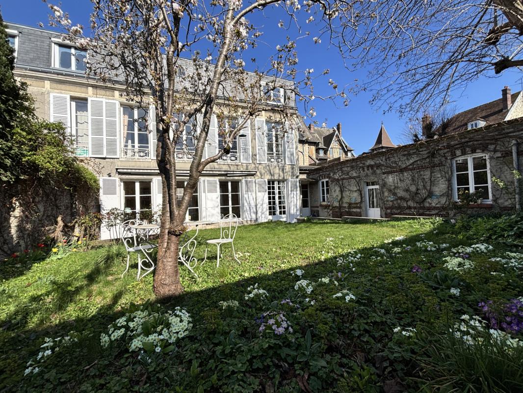 Maison Compiegne 8 pièce(s) 230 m2