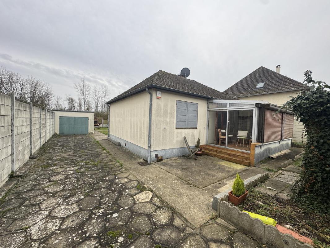 MAISON INDÉPENDANTE AVEC GARAGE ET DEPENDANCE