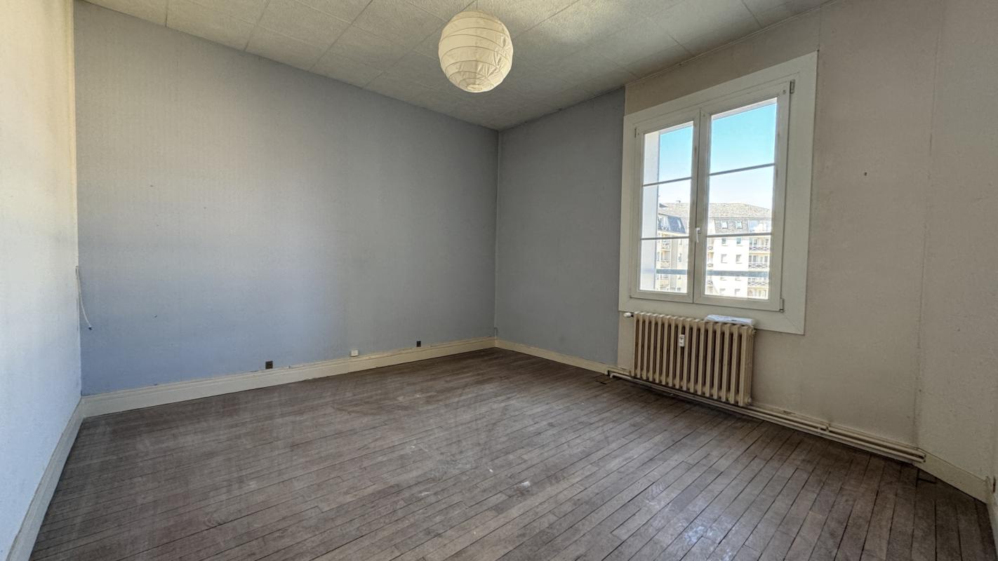 COMPIEGNE APPARTEMENT A RENOVER QUARTIER PROCHE GARE