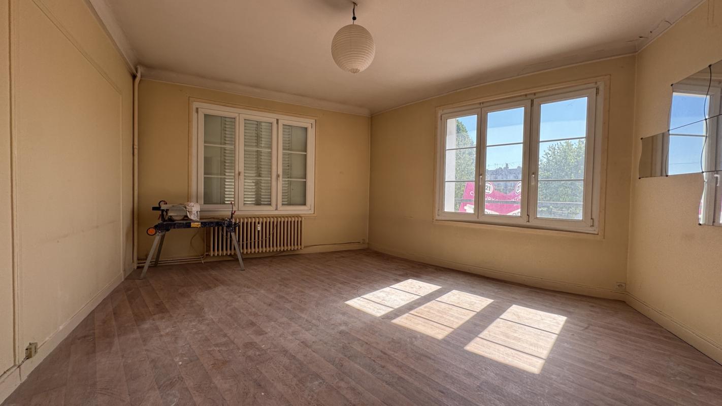 COMPIEGNE APPARTEMENT A RENOVER QUARTIER PROCHE GARE - Miniature 2