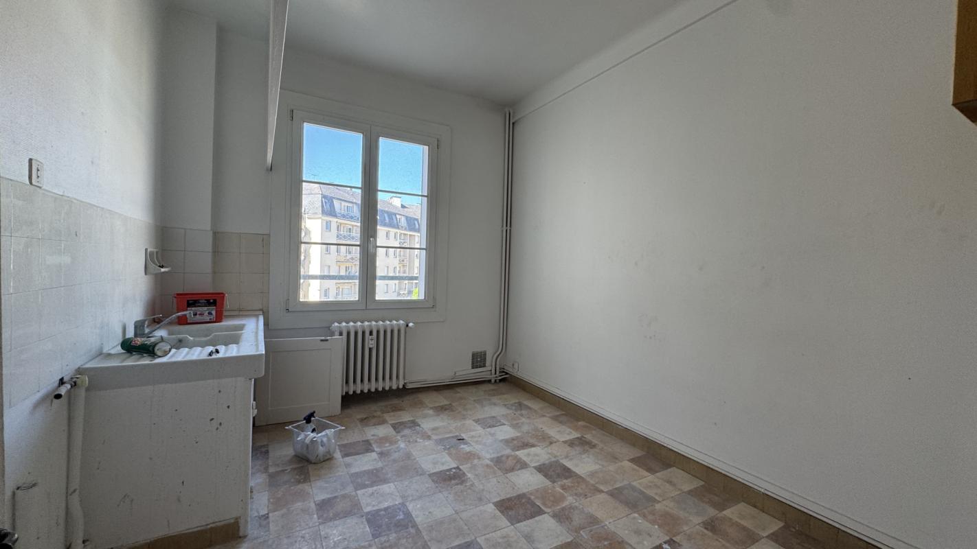 COMPIEGNE APPARTEMENT A RENOVER QUARTIER PROCHE GARE - Miniature 4