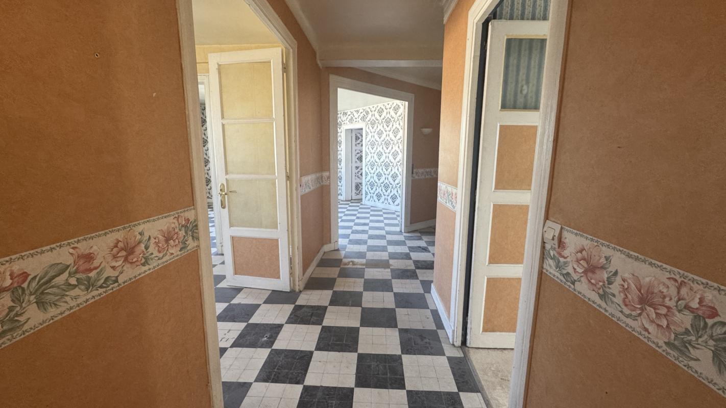 COMPIEGNE APPARTEMENT A RENOVER QUARTIER PROCHE GARE - Miniature 3