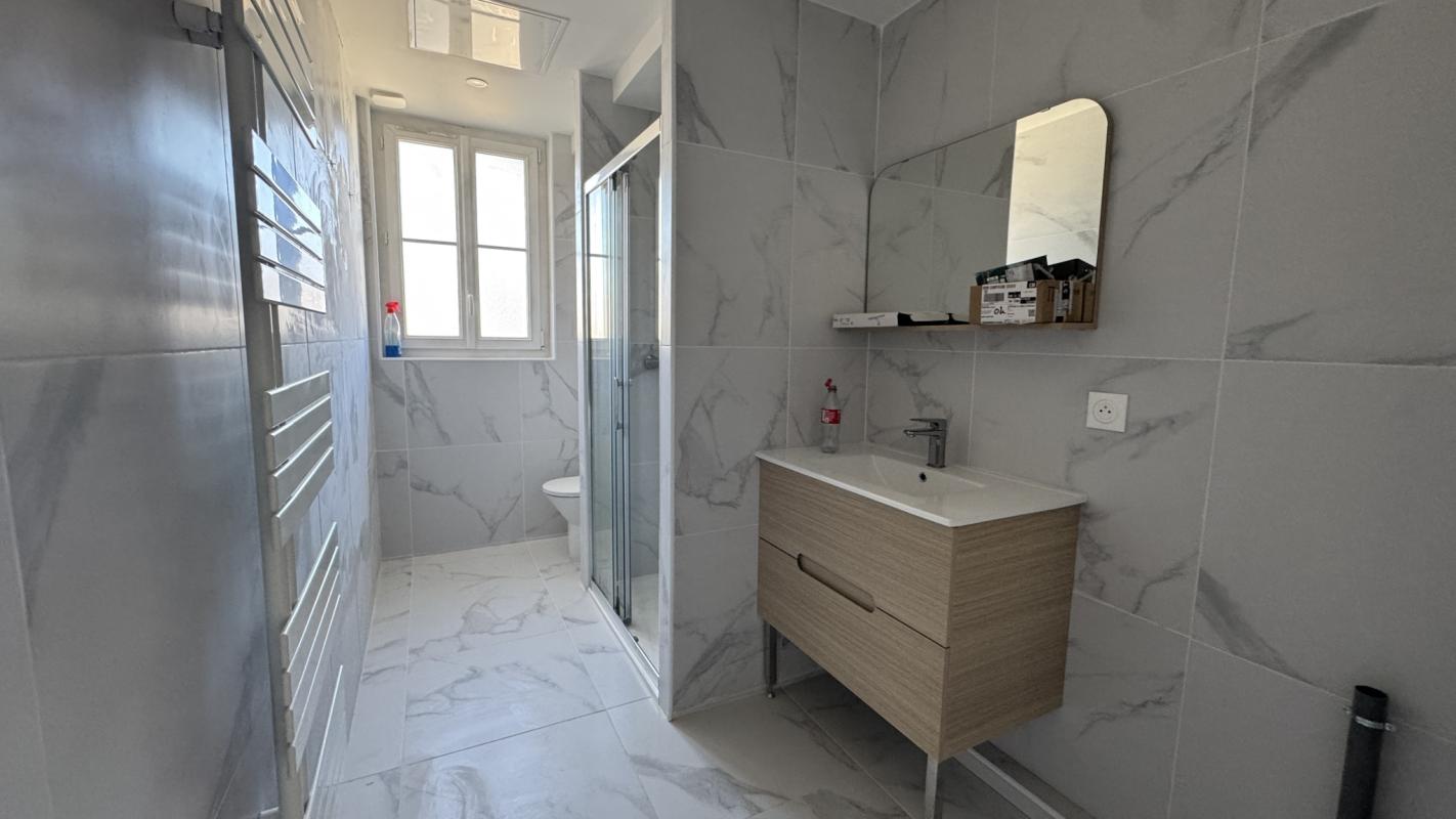 COMPIEGNE APPARTEMENT ENTIEREMENT RENOVE QUARTIER PROCHE GAR - Miniature 6