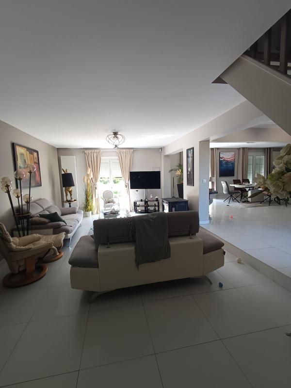 DOMAINE DE RIMBERLIEU PROPRIETE D EXCEPTION DE 210 M2 - Miniature 4