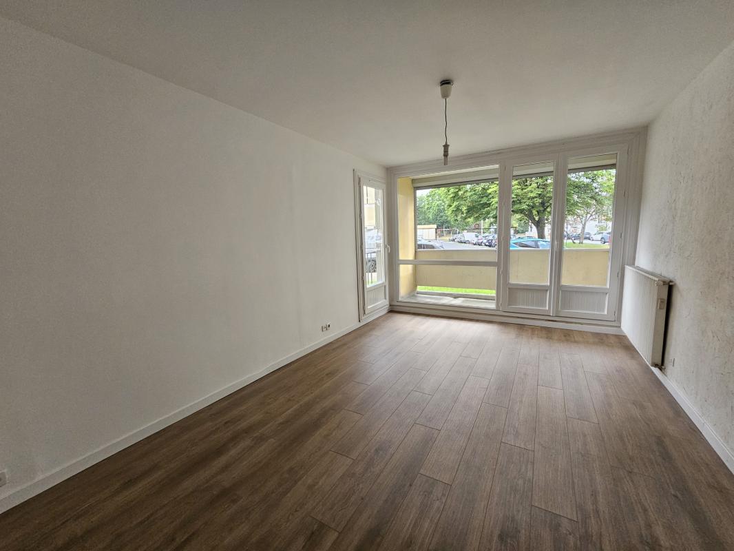 Appartement COLOCATION MEUBLÉE Compiegne 4 pièce(s) 83 m2