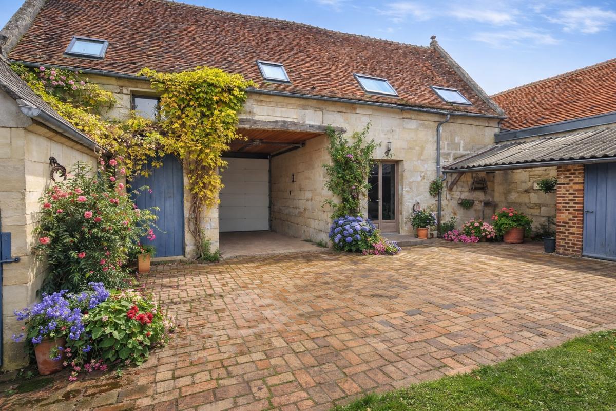 PROPRIETE D'EXCEPTION avec MAISON + GITE