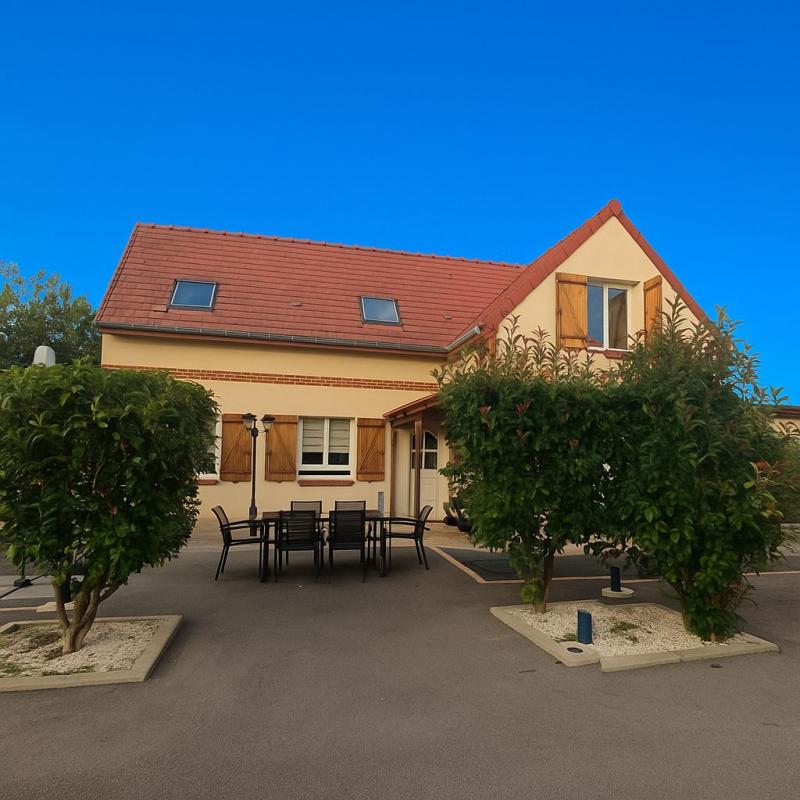 Maison 100 m² avec double garage de 75m²