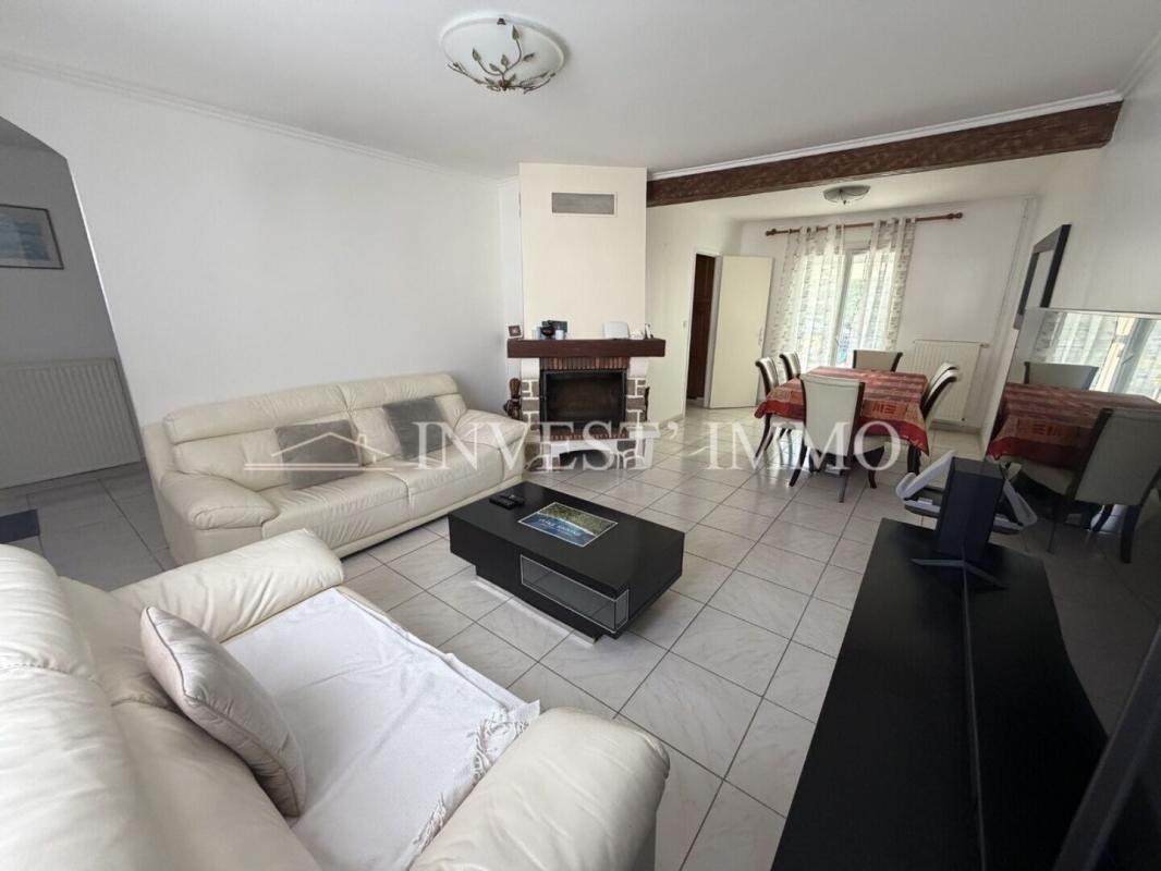 Maison familiale avec véranda, 5 chambres et garage – Cauffry