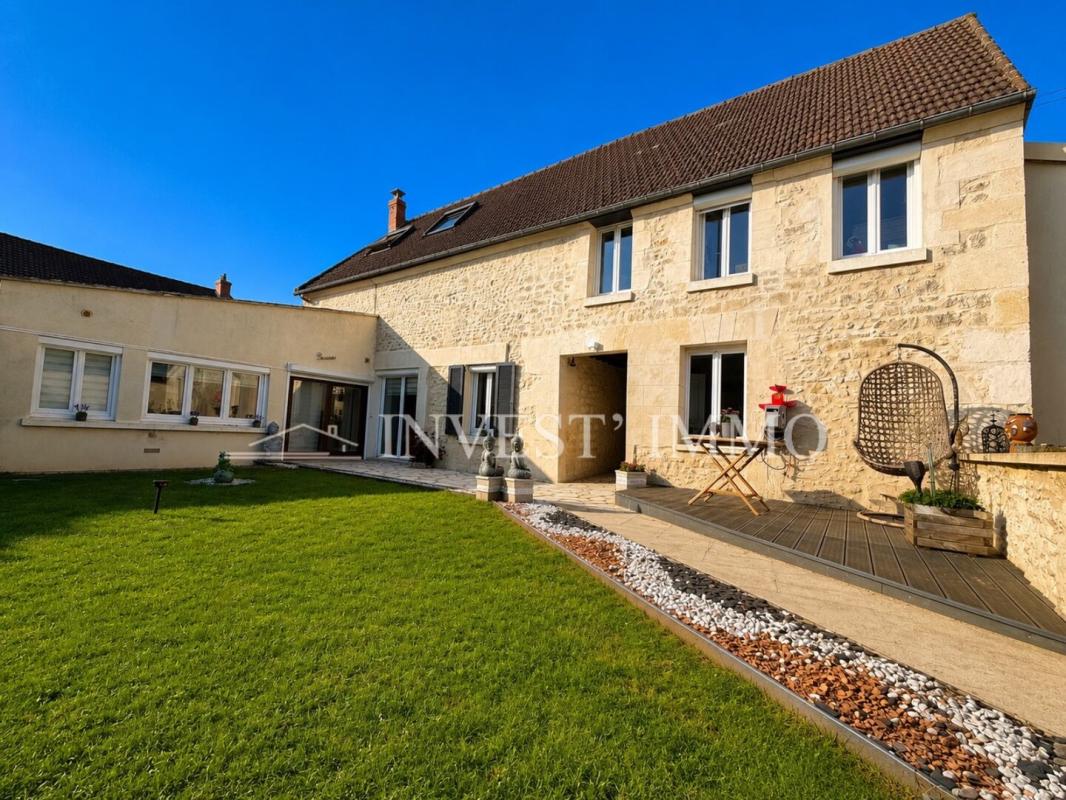 Maison en pierres rénovée – Charme, volumes et suite parentale exceptionnelle