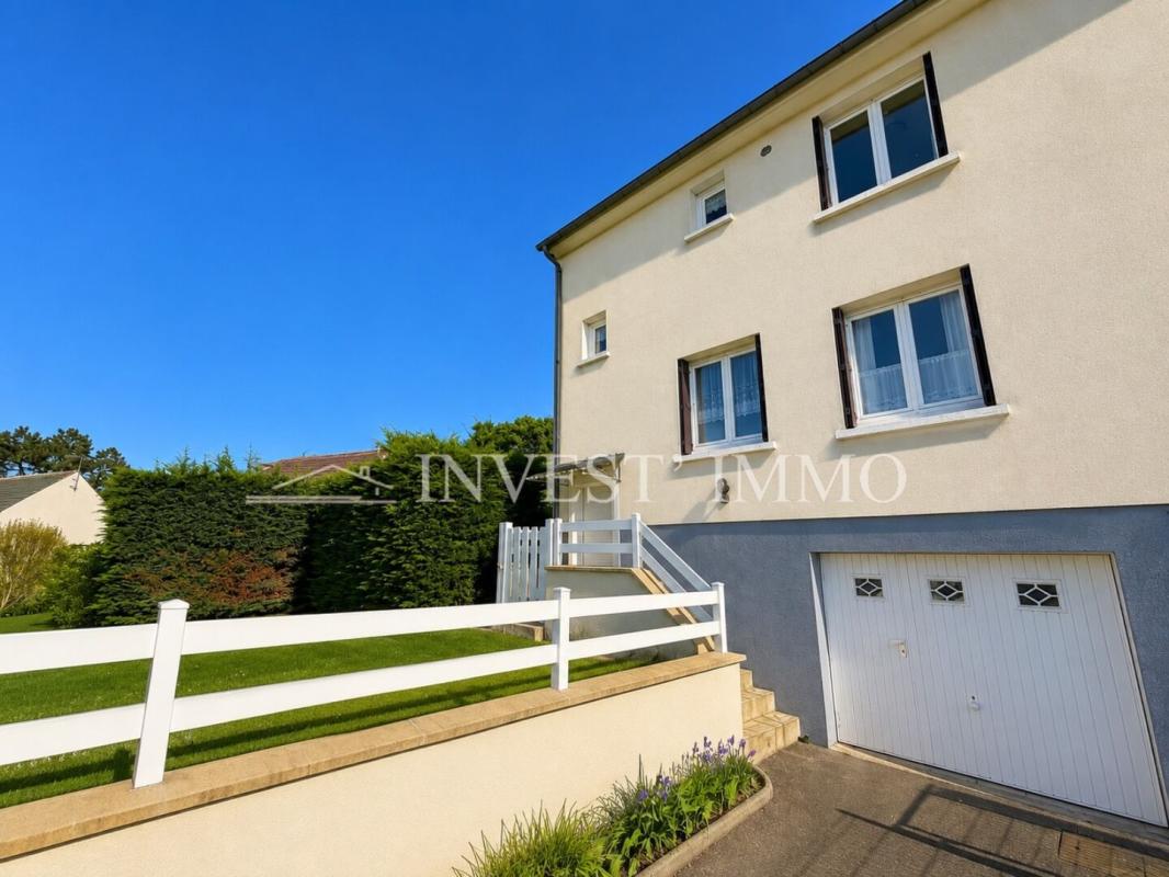 Pavillon sur sous-sol total avec grenier aménageable sur 1380m² de jardin
