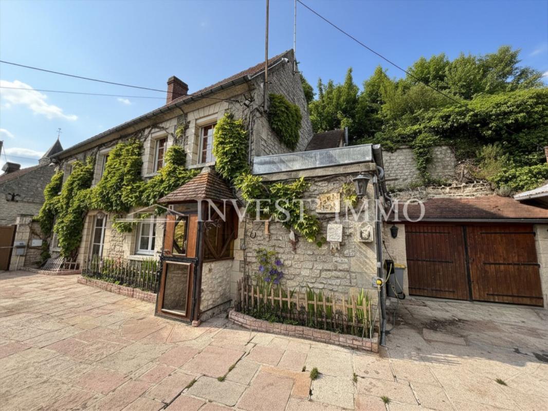 Maison en pierre pleine de charme – Authenticité, cachet et garage troglodyte atypique