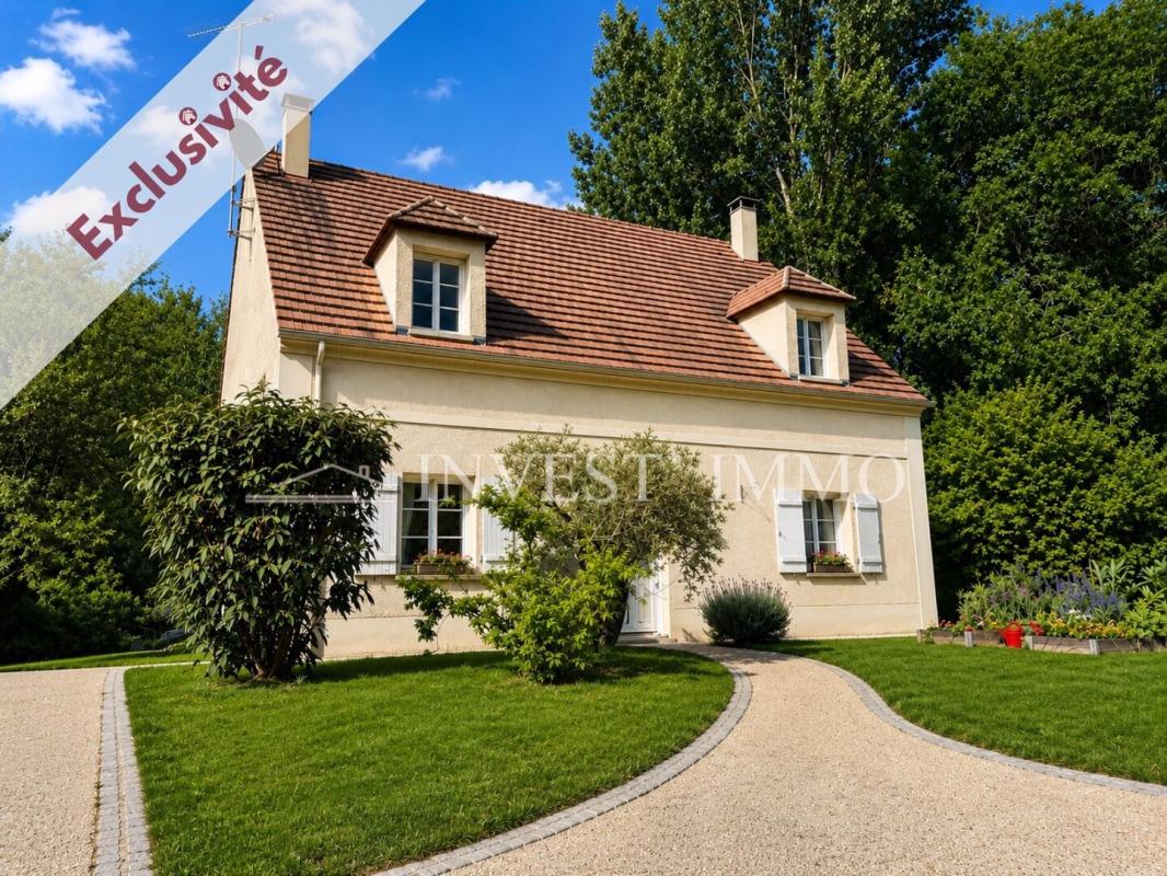 Pavillon traditionnel 150 m² édifié sur sous-sol total assis sur 3000m² en lisière de forêt