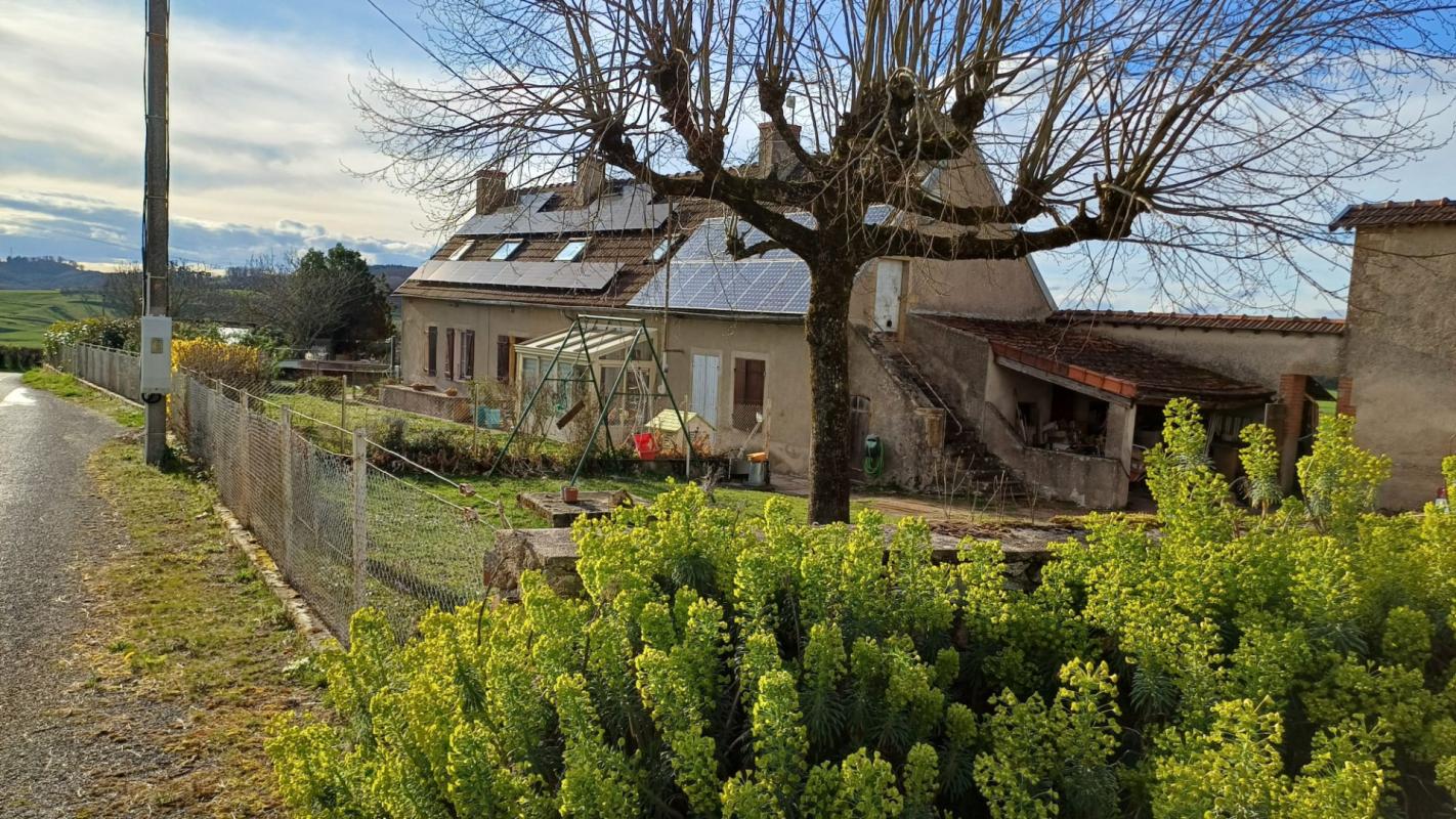 RARE À UXEAU (71130) – AUTHENTIQUE LONGÈRE DE 158 M² SUR TERRAIN DE 3521 M² AVEC VUE DÉGAGÉE