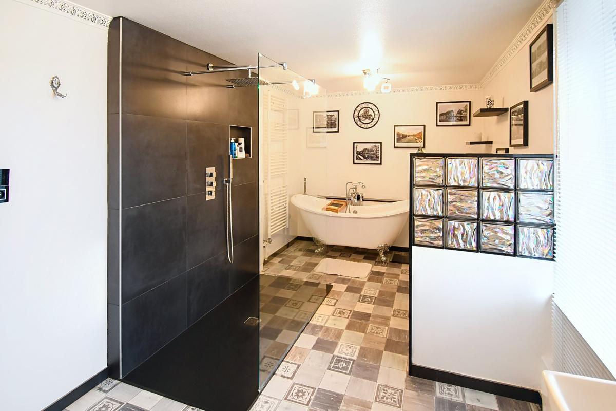 Belle maison de caractère à Lexy, 208m2 + véranda 55m2 + grenier aménageable de 75m2 , terrain plus de 6 ares, garage
