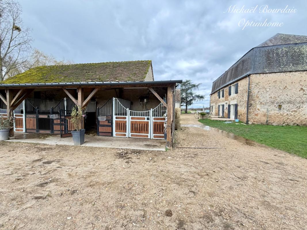 Maison de Maître XIXe – 220 m² – 1,6 ha – Dépendances & Installations Équestres – Environnement Préservé