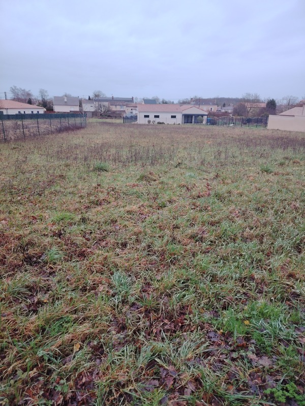 Beau Terrain de 1613m² Neuville de Poitou proche du centre ville