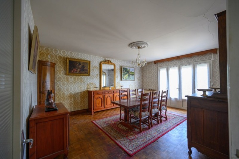 Ruelle sur Touvre. Maison 179 m² avec 3 garages sur parcelle de 2039 m²
