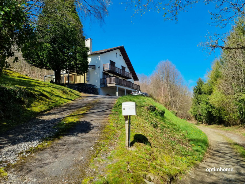 Albussac- Beynat -Grande maison sur 3000 m2 terrain