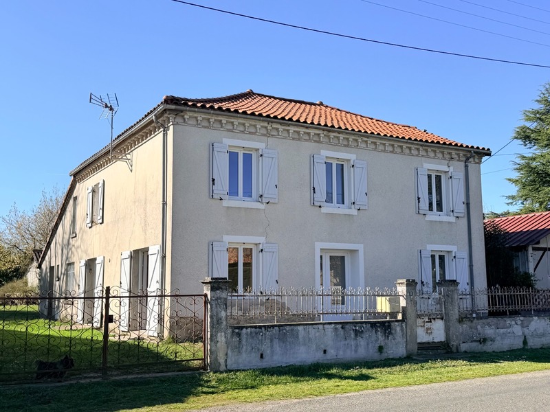 Maison 6 pièces (194M2 habitable) avec terrain divisible et garage aménageable dans la centre de GABARRET (40)